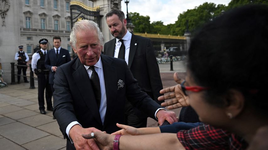 König Charles III. vor dem Buckingham Palace im September 2022
