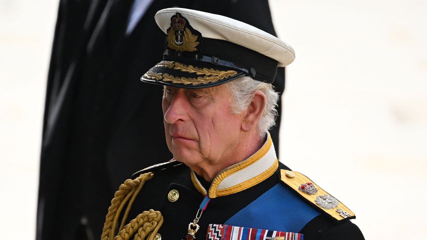 Trauerzug für Queen: König Charles versteckt Tränen nicht