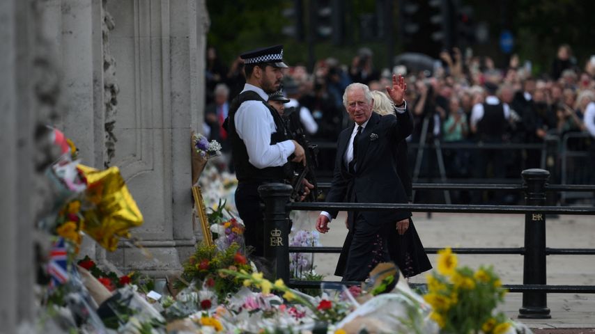 König Charles III. vor dem Buckingham Palace im September 2022
