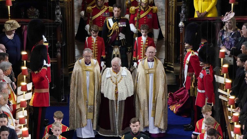 König Charles III bei der Ankunft in Westminster Abbey