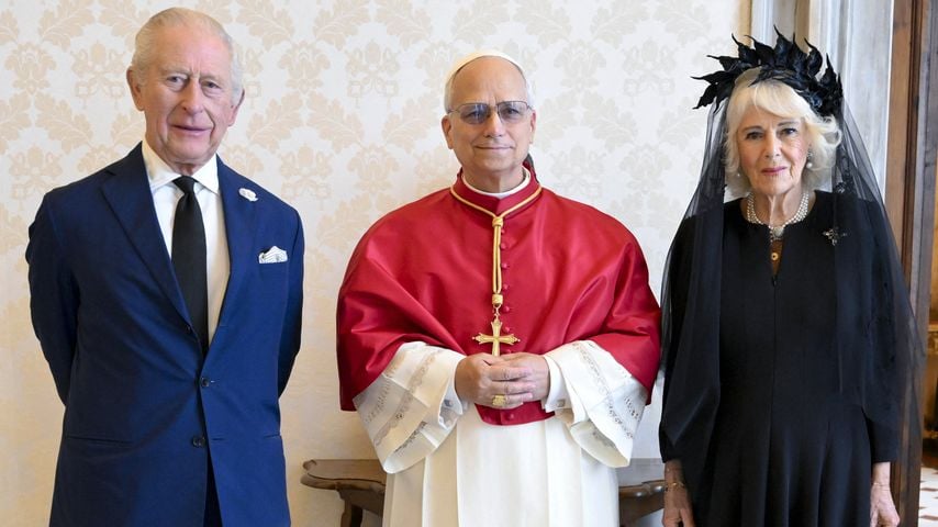 König Charles III., Papst Leo XIV. und Königin Camilla beim offiziellen Empfang im Vatikan, Oktober