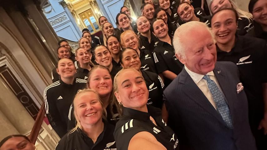 "Goldig": König Charles III. begeistert die Fans mit Selfie