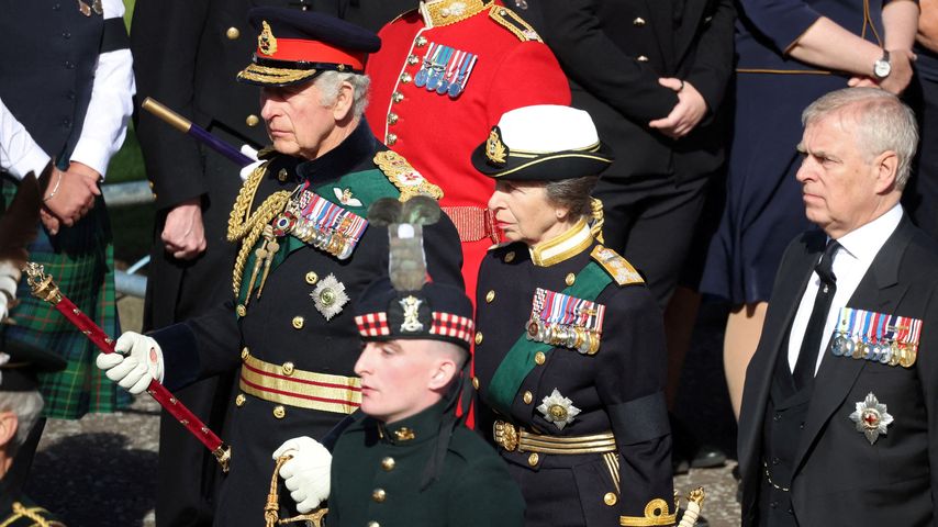 Ohne Kameras: Die Familie der Queen nimmt Abschied im Palast
