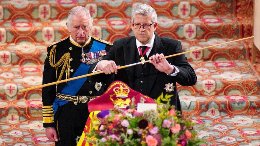 Warum zerbrach der Lord Chamberlain am Queen-Sarg den Stab?