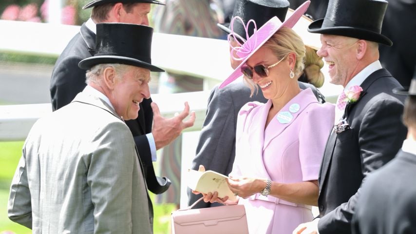 König Charles III. im Gespräch mit Zara Tindall und Mike Tindall bei Royal Ascot 2026