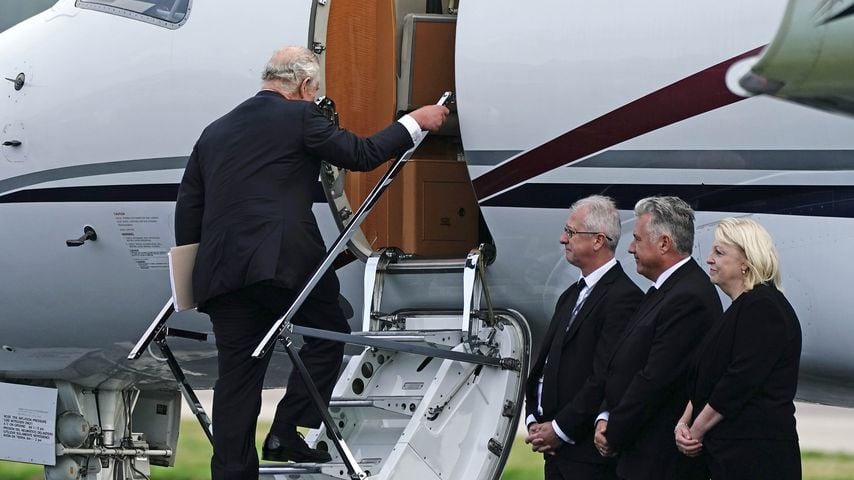 König Charles III. im September 2022 am Flughafen in Abdreen, Schottland