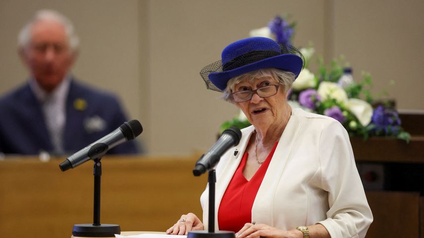 König Charles III. und Ann Widdecombe im März 2022