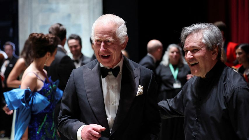 So vergnügt wirkt König Charles III. bei einem Opernbesuch!