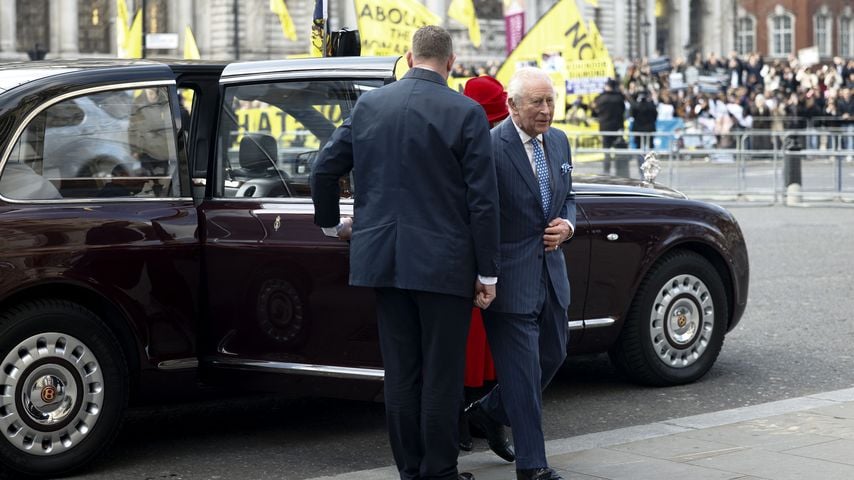 König Charles III. und Königin Camilla treffen zum Commonwealth-Day-Gottesdienst in der Westminster Abbey ein