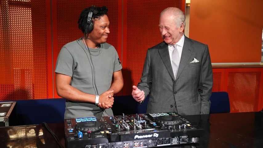Neues Hobby? König Charles probiert sich bei Termin als DJ