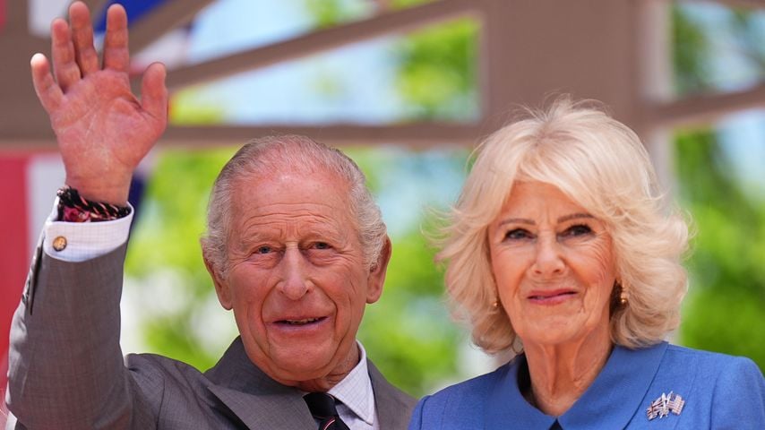 König Charles und Königin Camilla enthüllen neues Porträt