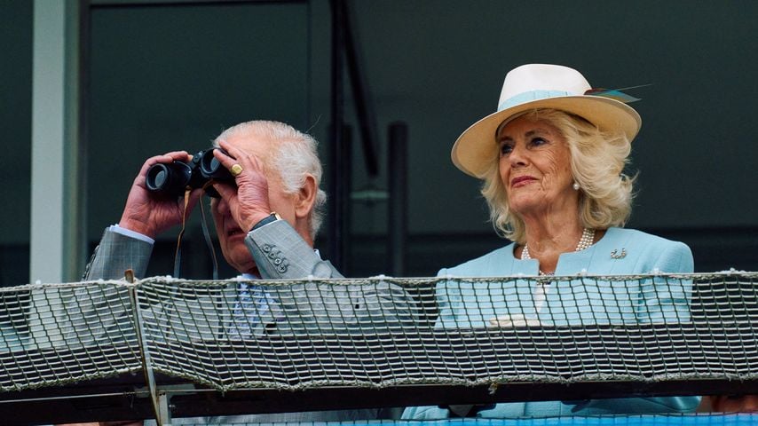König Charles in Königin Camilla in Epsom