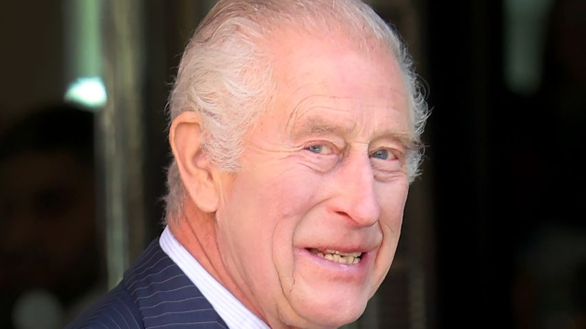 König Charles bei seinem Besuch des Macmillan Cancer Centre, April 2024
