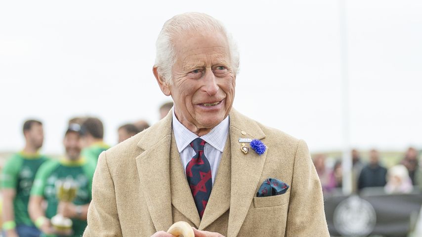 Im Kilt: König Charles III. besucht schottische Ehrengarde
