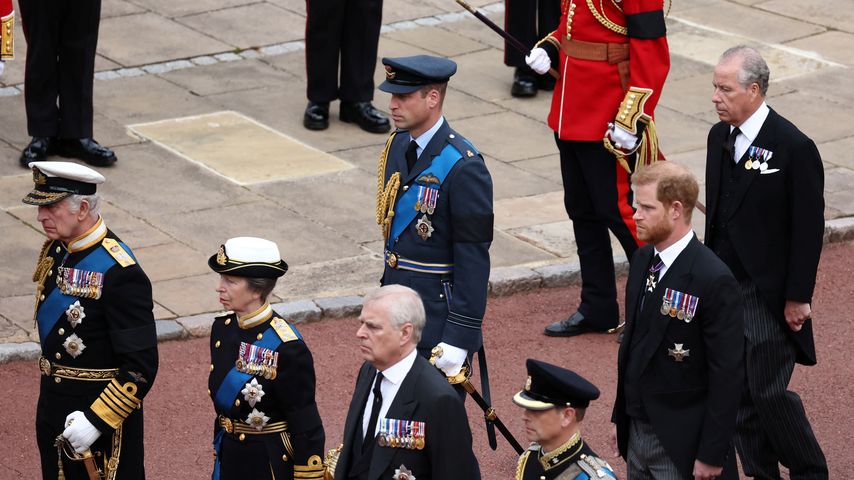 König Charles, Prinzessin Anne, Prinz Andrew, Prinz Edward, Prinz Harry und Prinz William