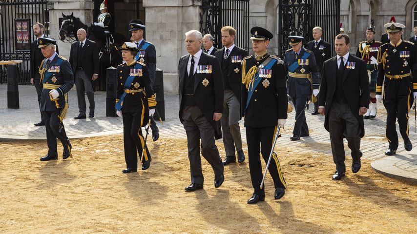 König Charles, Prinzessin Anne, Prinz Andrew und Prinz Edward bei der Prozession