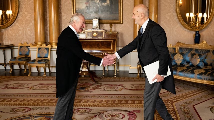 Zweiter Doku-Teil draußen: König Charles strahlt bei Audienz