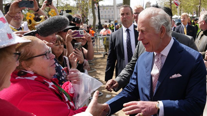 Kurz vor Krönung: König Charles und William treffen auf Fans