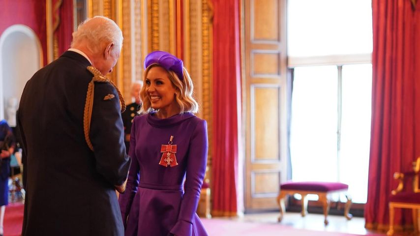 König Charles III. verleiht Amy Dowden königlichen Orden