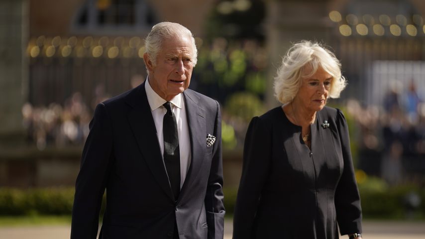 König Charles und Camilla besuchen einen Gedenkgottesdienst