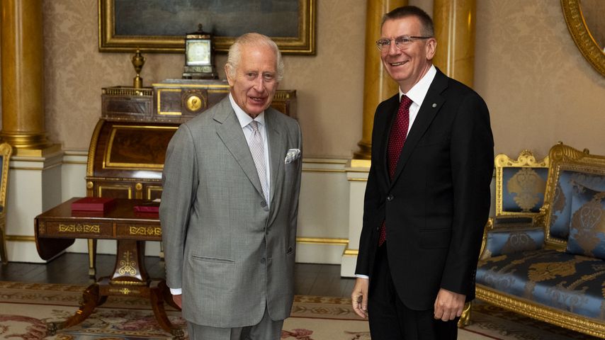 König Charles empfängt lettischen Präsidenten gut gelaunt!