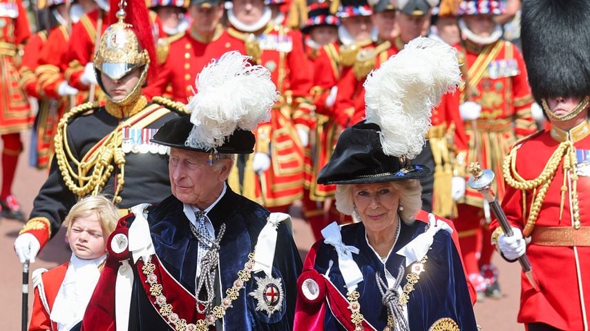 König Charles und Camilla strahlen beim Garter Day 2025
