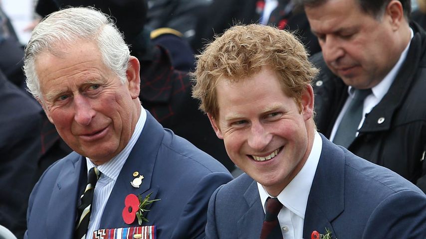 König Charles mit Prinz Harry bei einem Gedenkgottesdienst, 2015