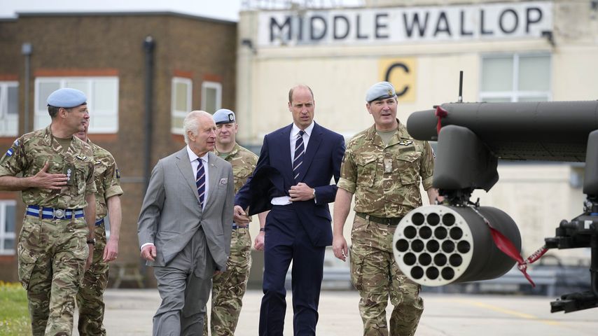 König Charles und Prinz William im Flugzentrum der britischen Armee