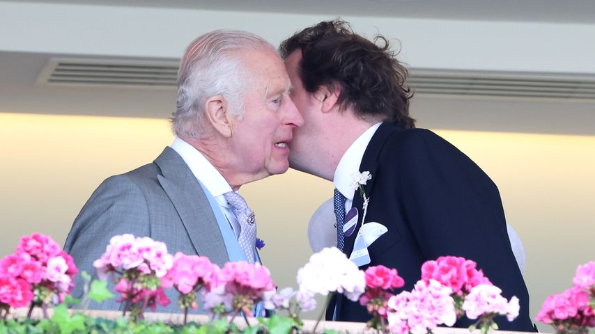 Selten: König Charles und Stiefsohn vertraut bei Royal Ascot