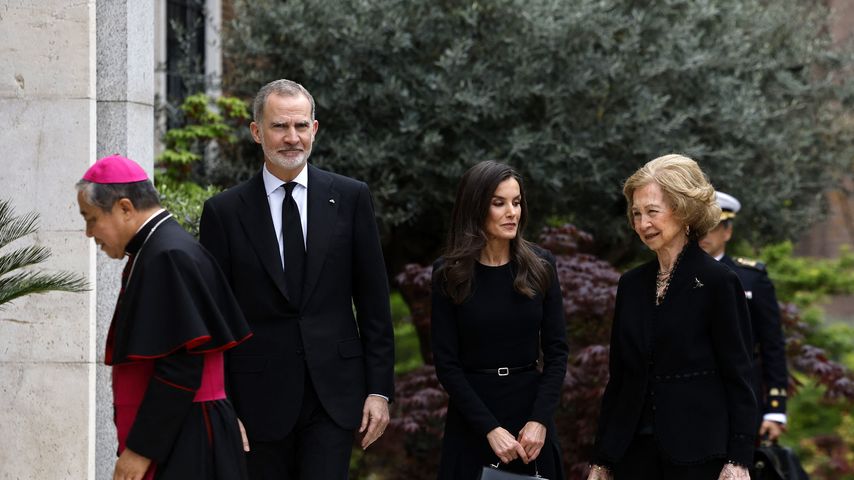 König Felipe, Königin Letizia und Königin Sofia bei der Apostolischen Nuntiatur, April 2025