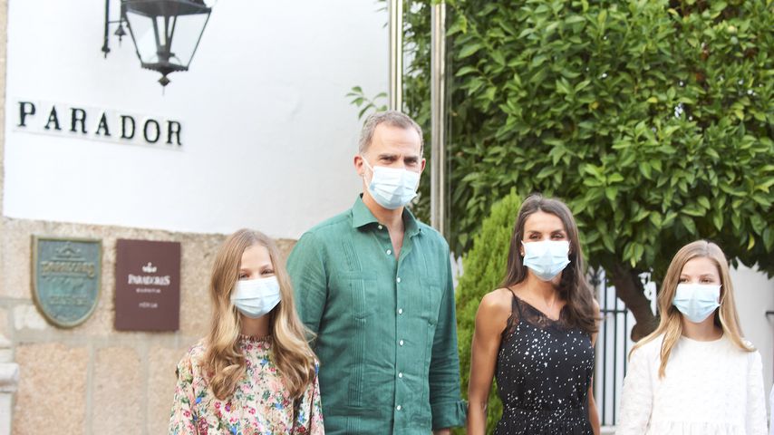 König Felipe und Königin Letizia mit ihren Töchtern in Mérida
