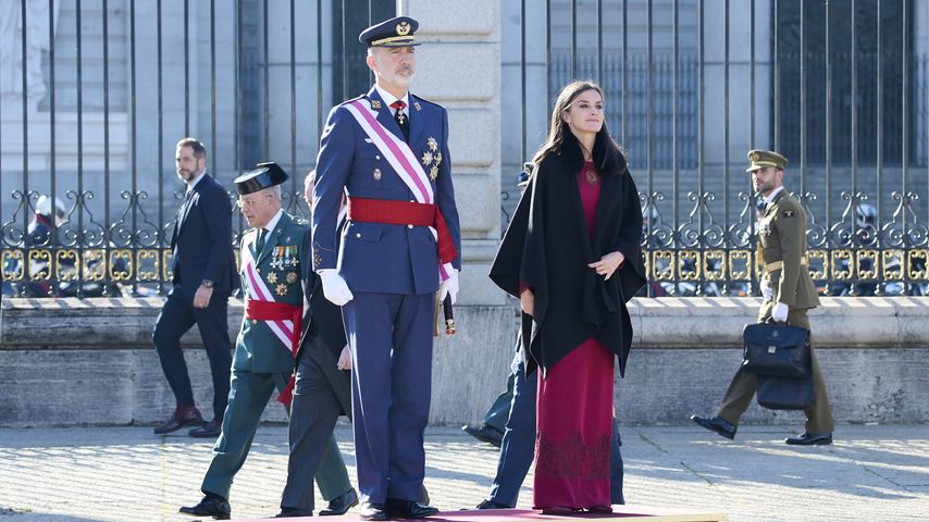 König Felipe und Königin Letizia von Spanien bei einer Militärparade 2023