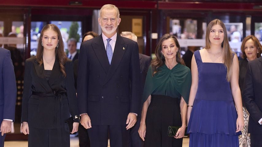 König Felipe VI., Königin Letizia, Kronprinzessin Leonor und Prinzessin Sofía beim Asturias-Awards-Konzert in Oviedo