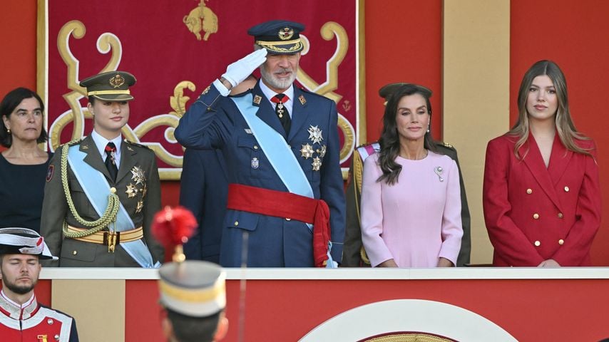 König Felipe VI, Königin Letizia, Prinzessin Leonor und Prinzessin Sofia beim Militärparade zum spanischen Nationalfeiertag in Madrid