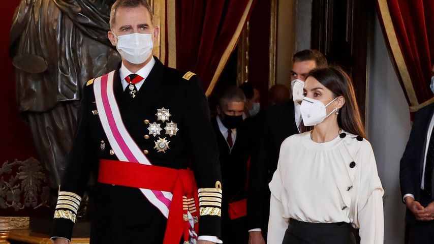 Rock-Blusen-Kombi: Königin Letizia bricht mit Tradition