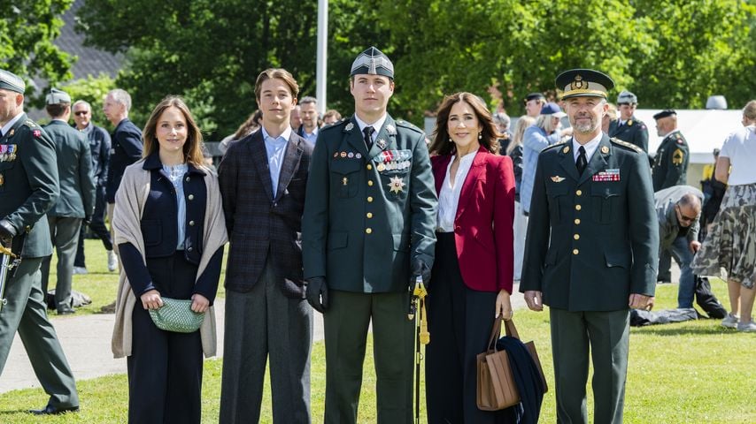 Stolze Mama: Prinz Christian schließt Offiziersausbildung ab