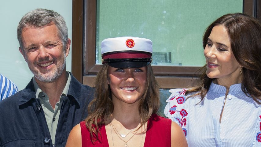 In Kopenhagen feiern König Frederik X., Prinzessin Isabella und Königin Mary Isabellas bestandenes Abitur am Øregård Gymnasium