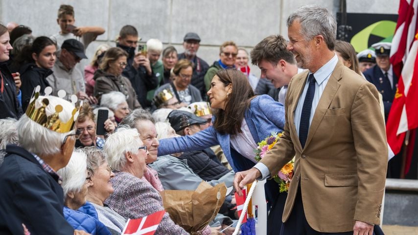 König Frederik X und Königin Mary begrüßen die Royal-Fans