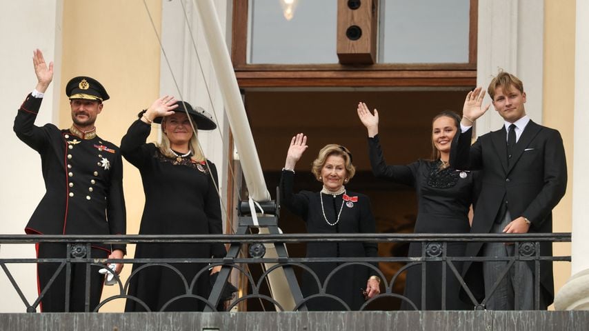 König Haakon VIII., Königin Mette-Marit, Königin Sonja, Kronprinzessin Ingrid Alexandra und Prinz Sverre Magnus