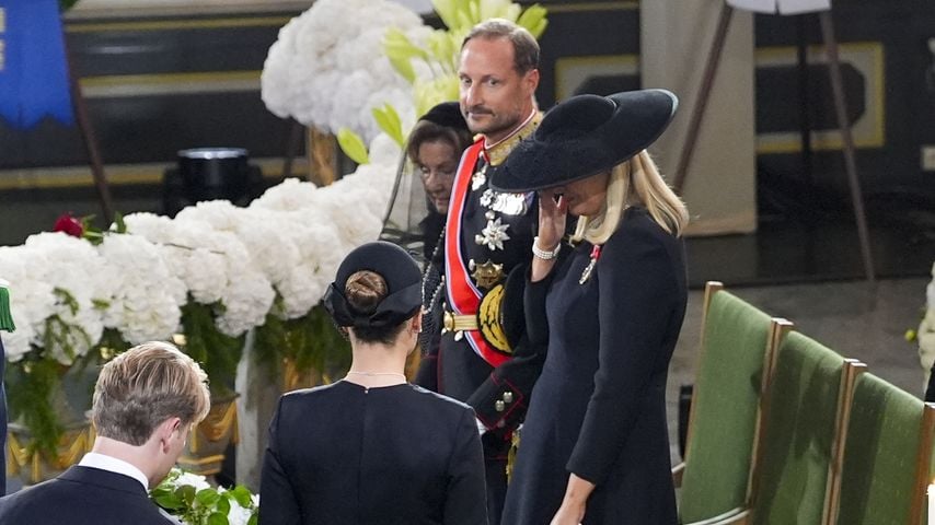 Tränen bei Mette-Marit: Hier nimmt sie Abschied von Harald