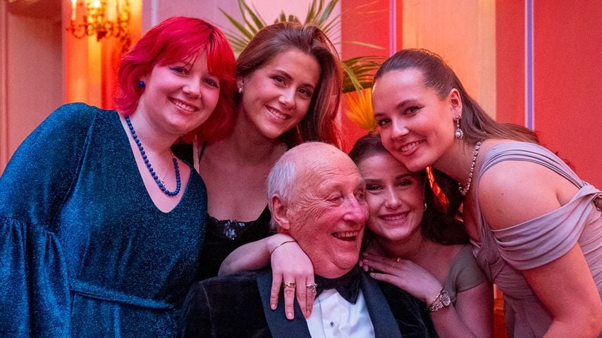 Königshaus teilt private Bilder von König Harald und Enkeln