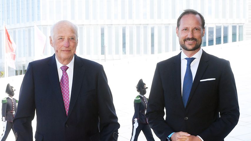 König Harald und Prinz Haakon von Norwegen im August 2021 in Oslo