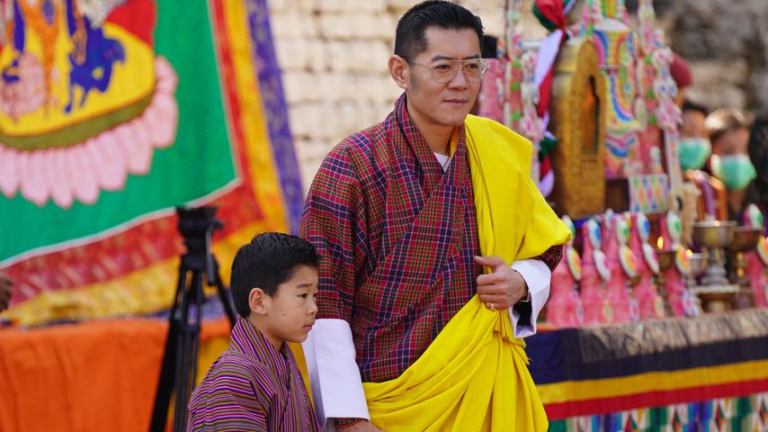 König Jigme Khesar Namgyel Wangchuck mit seinem Sohn