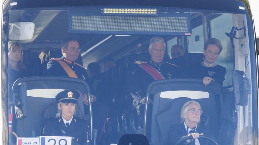 König Philippe und Königin Mathilde von Belgien im Shuttlebus zur Trauerfeier für König Harald V, 2026