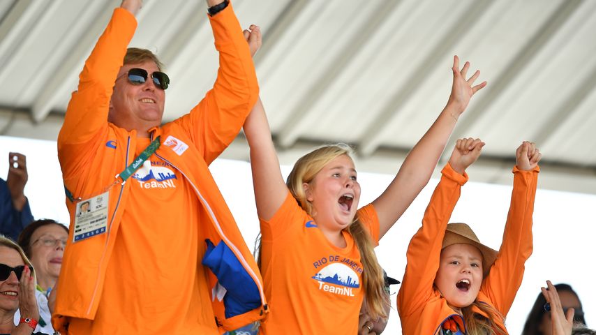 König Willem-Alexander, Prinzessin Amalia und Prinzessin Ariane beim olympischen Springreiten