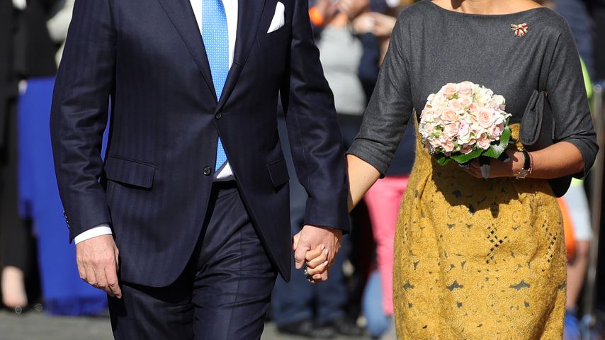 Königin Máxima & Willem-Alexander halten verliebt Händchen!