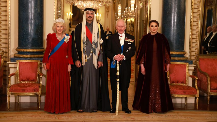 Königin Camilla, der Emir von Katar, König Charles und die Ehefrau des Scheichs