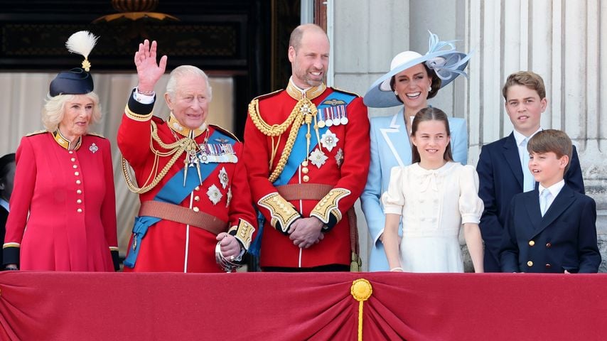 Trooping the Colour: Die britischen Royals winken vom Balkon