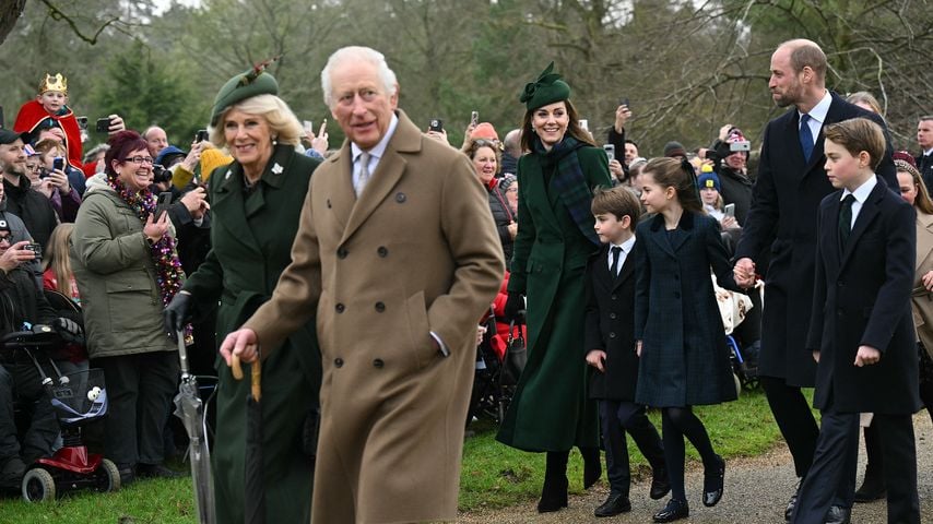 Königin Camilla und König Charles mit Kate, George, Charlotte, William und Louis, Dezember 2024
