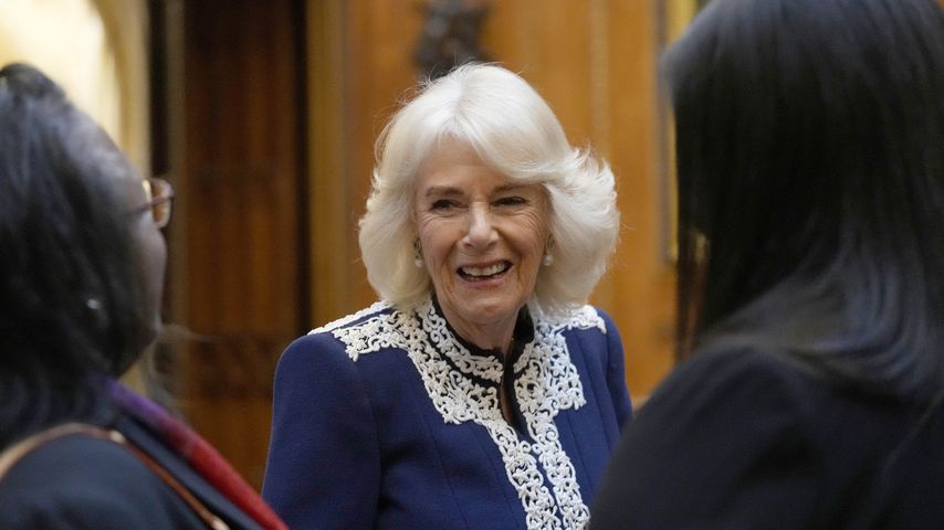Nach Charles' Entlassung: Königin Camilla alleine auf Event